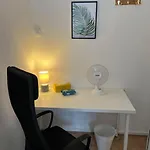 Lovely 4 Bedroom Spacious House In Camden Town-Central London