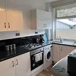 Lovely 4 Bedroom Spacious House In Camden Town-Central London