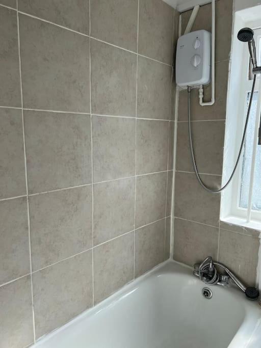 Lovely 4 Bedroom Spacious House In Camden Town-central Londra