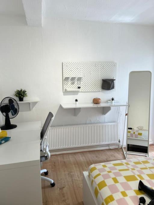 Lovely 4 Bedroom Spacious House In Camden Town-central Casa vacanze