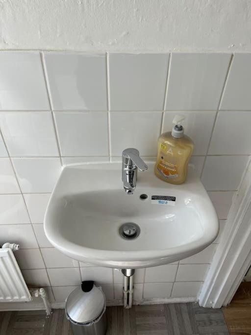 Lovely 4 Bedroom Spacious House In Camden Town-central * Londra